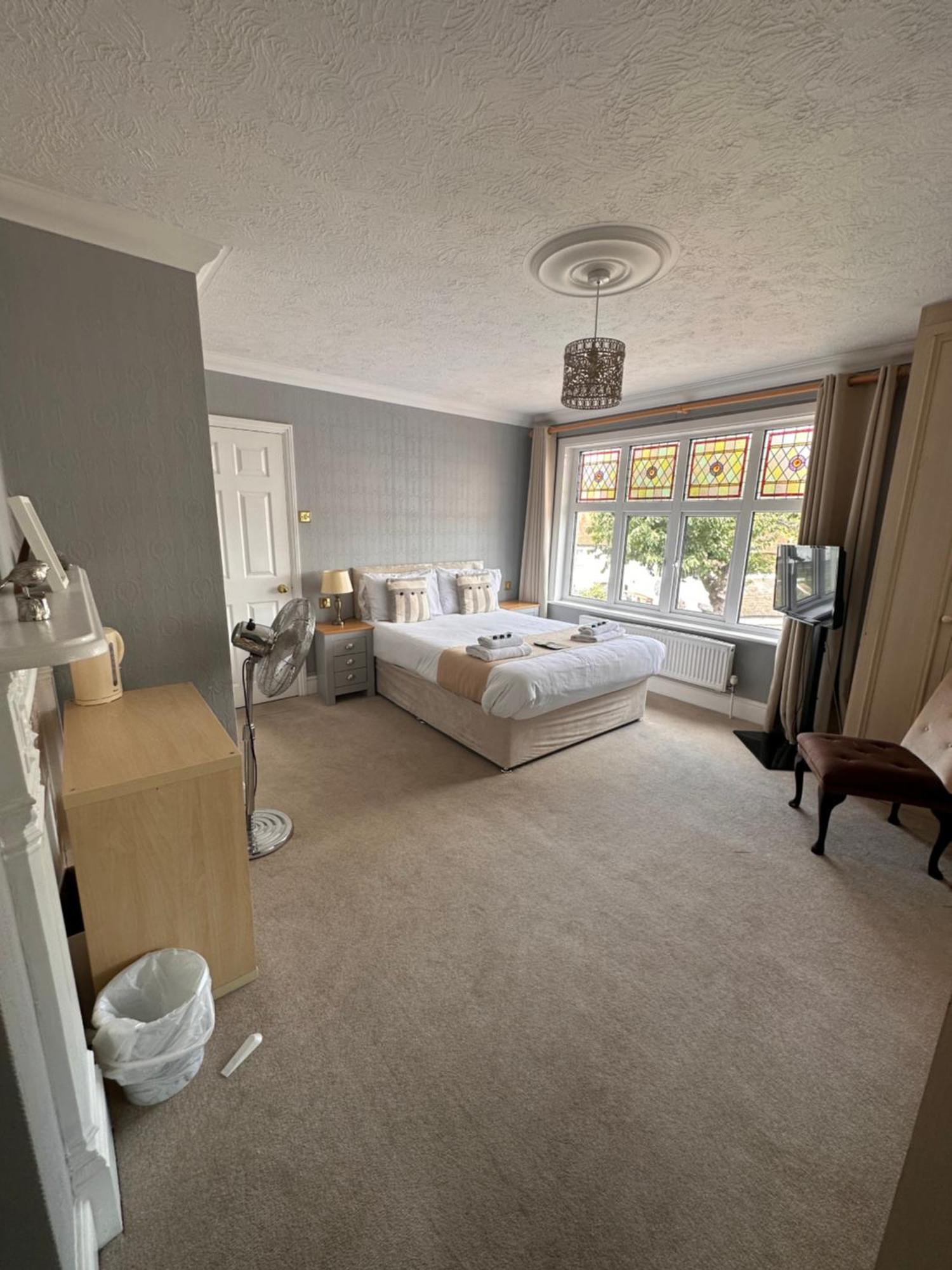 The Six Bells 3* Rochester (Kent)